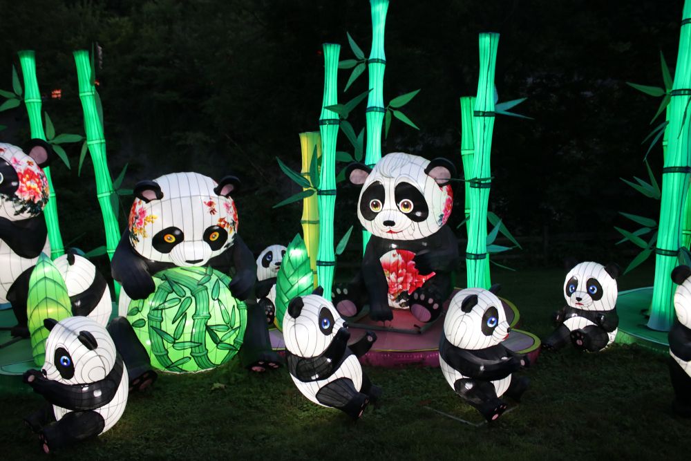 Display in Asian lantern festival at Cleveland Metroparks Zoo