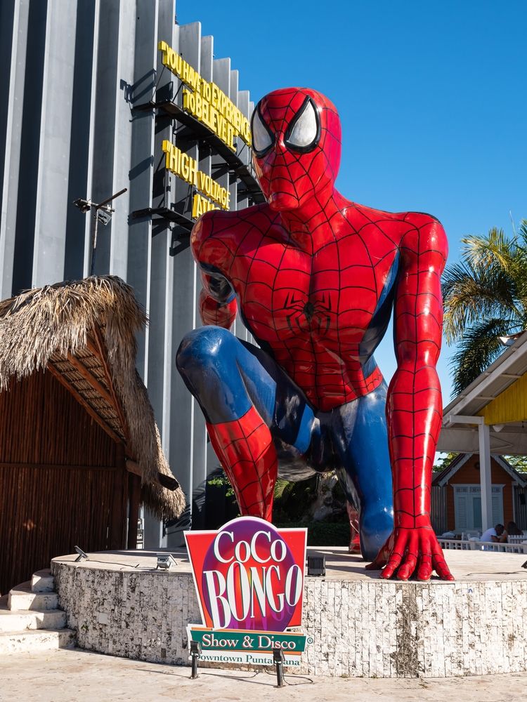 Giant Spiderman statue in Coco Bongo