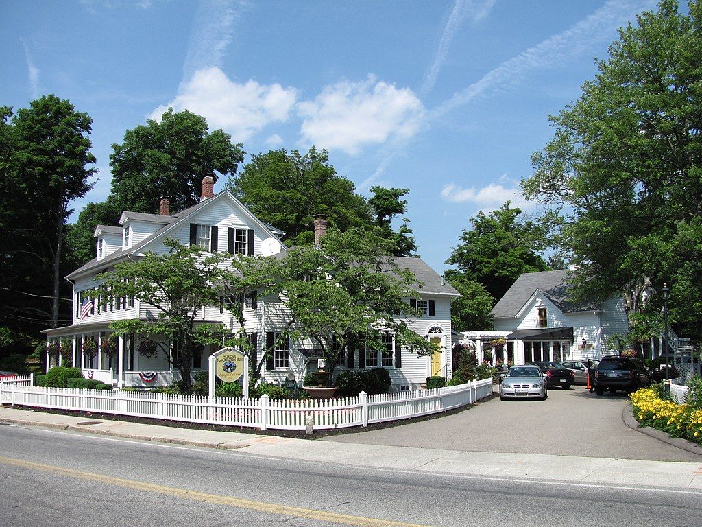 Exterior view of Colonel Blackinton Inn