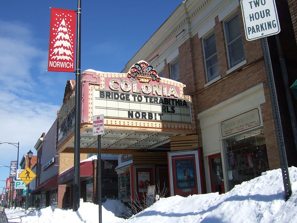 View of Colonia Theater during winter