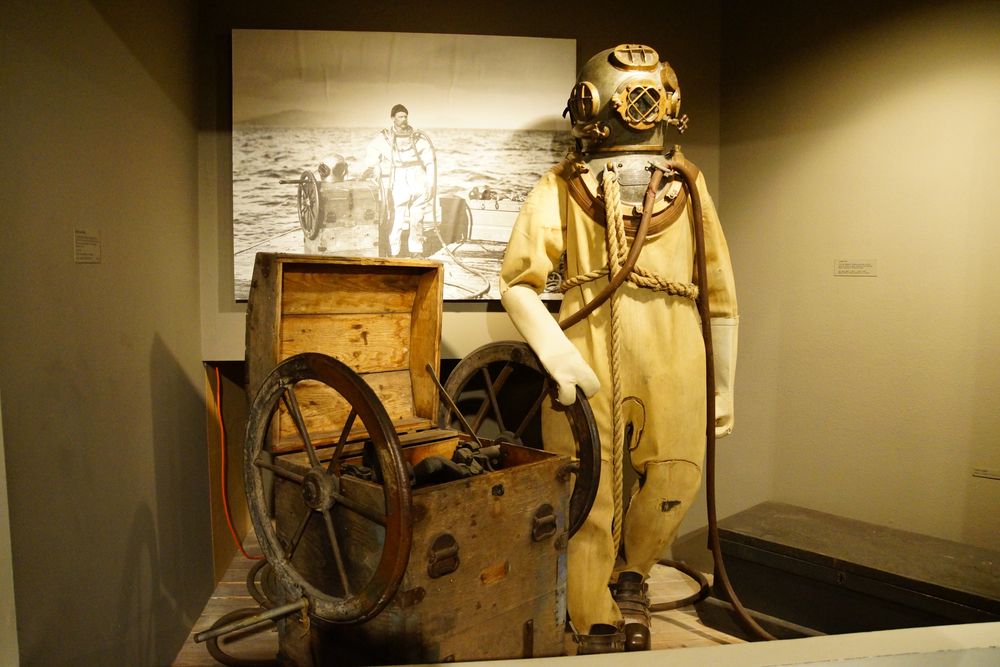 Diving suit in Columbia River Maritime Museum