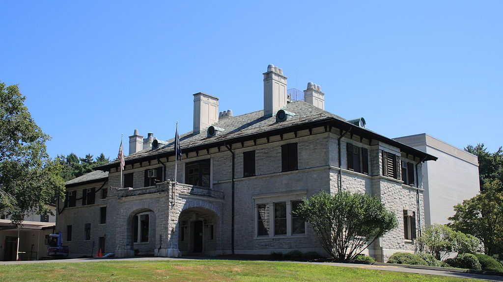 Exterior of Connecticut Historical Society museum