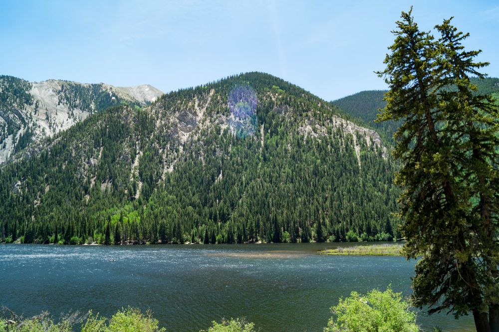 Daytime view of Cottonwood Lake