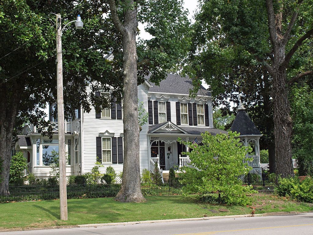 Magnolia hall at Cullman Historic District