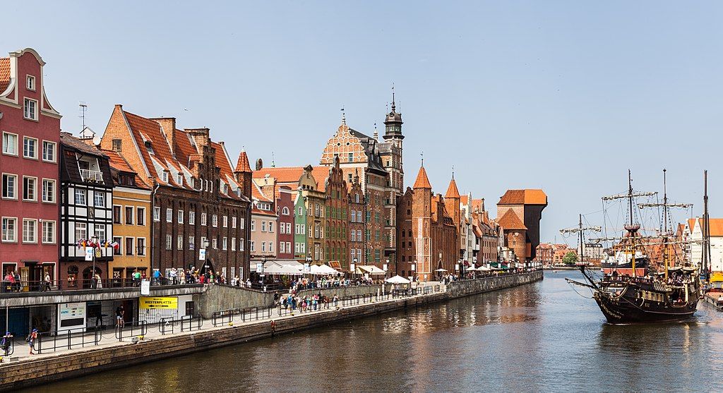 A ship sailing on the river at Długie Pobrzeże