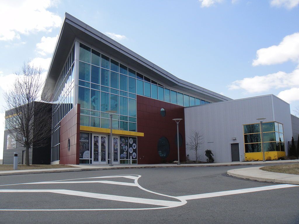 Exterior of Da Vinci Science Center