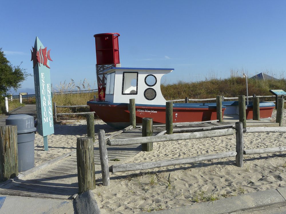 Daytime view of Dauphin Island Sea Lab