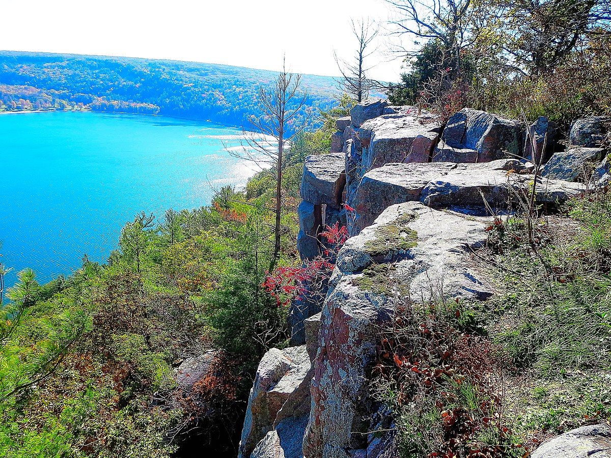 View of Devil's lake state park
