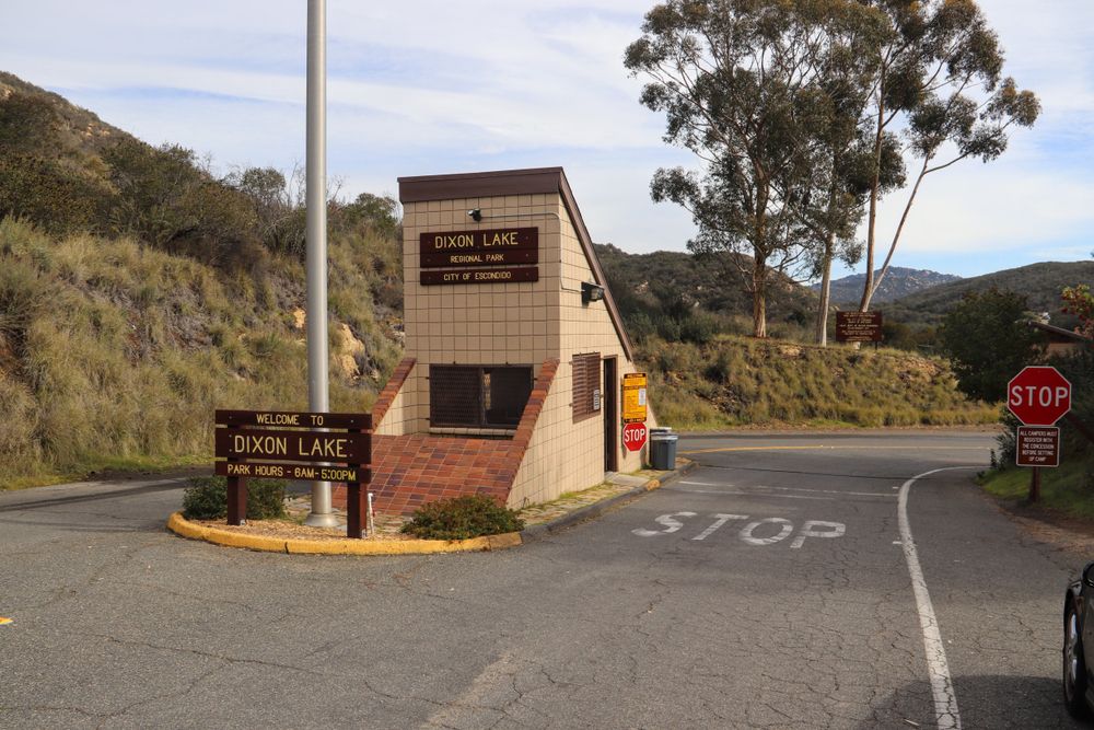 Entrance to Dixon Lake
