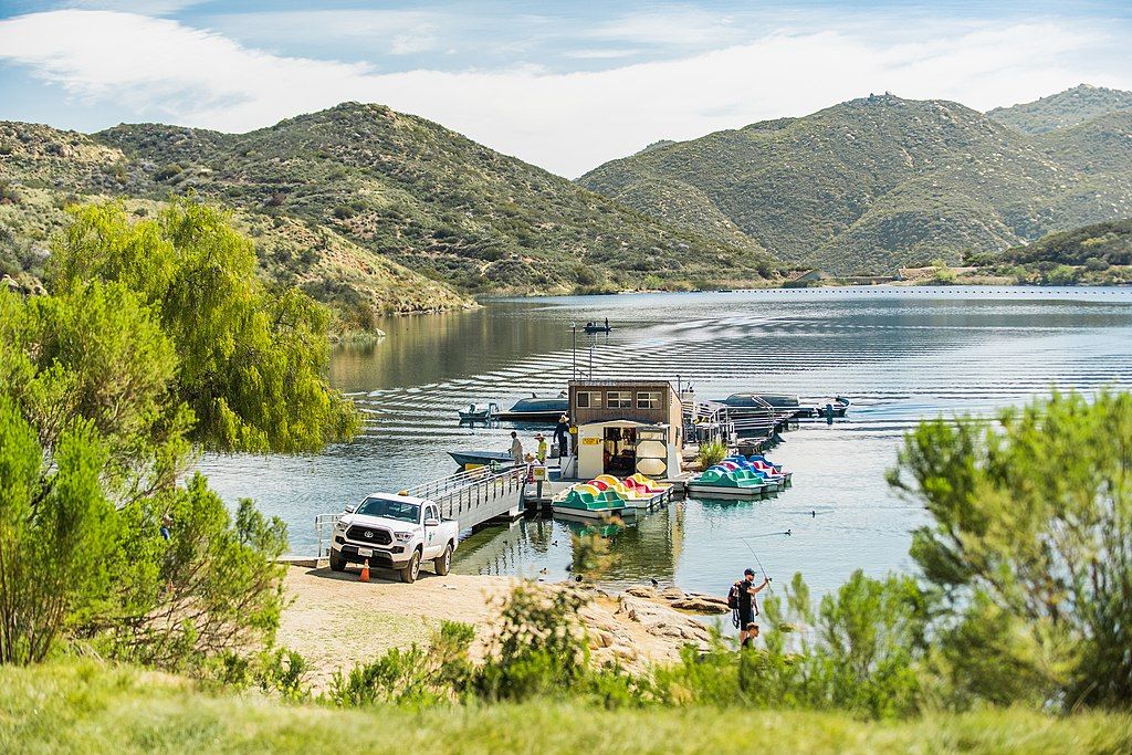 Boating and fishing at Dixon Lake
