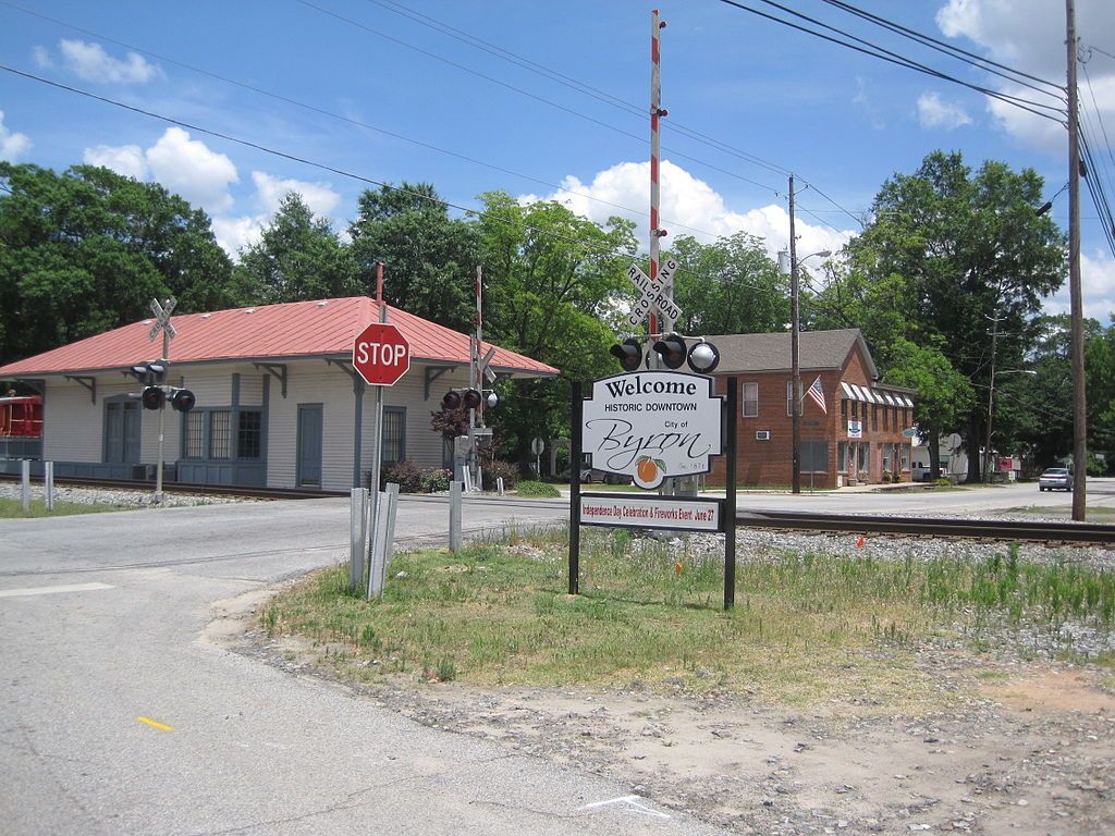 Railway crossing at Downtown Byron Historic District