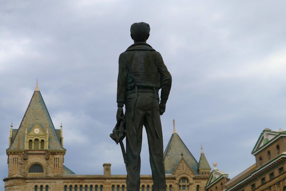 Historic landmarks and statues at Downtown Piqua