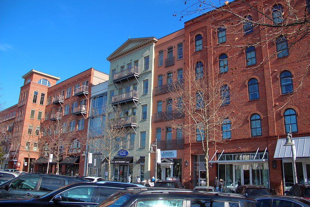 Establishments along Downtown Woodstock