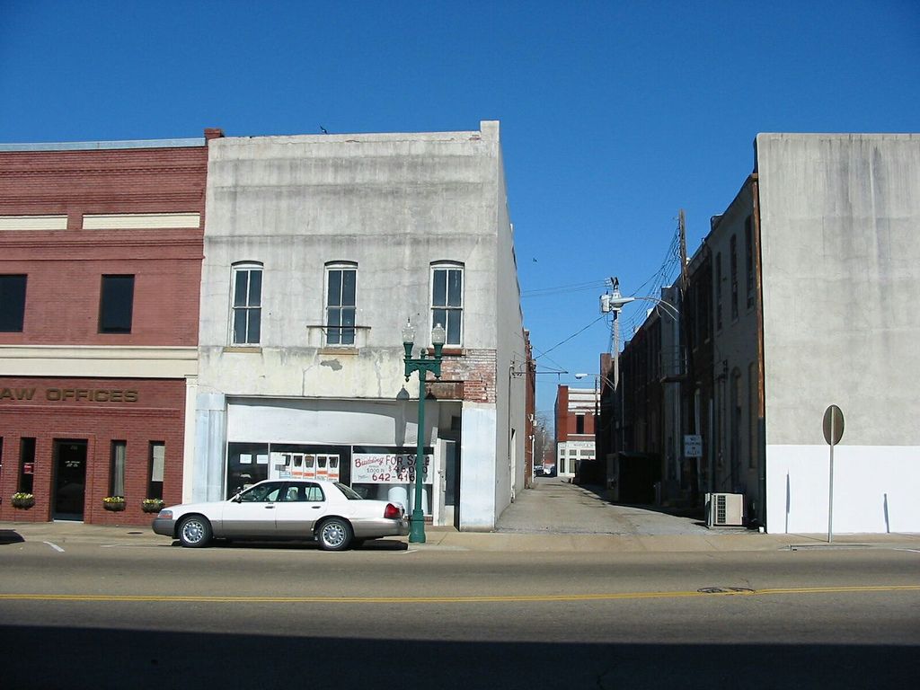 Buildings along Downtown Paris, Tennessee