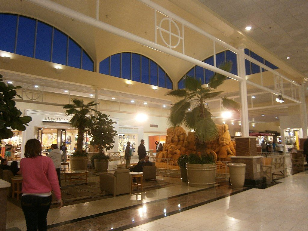 Edgewater Mall