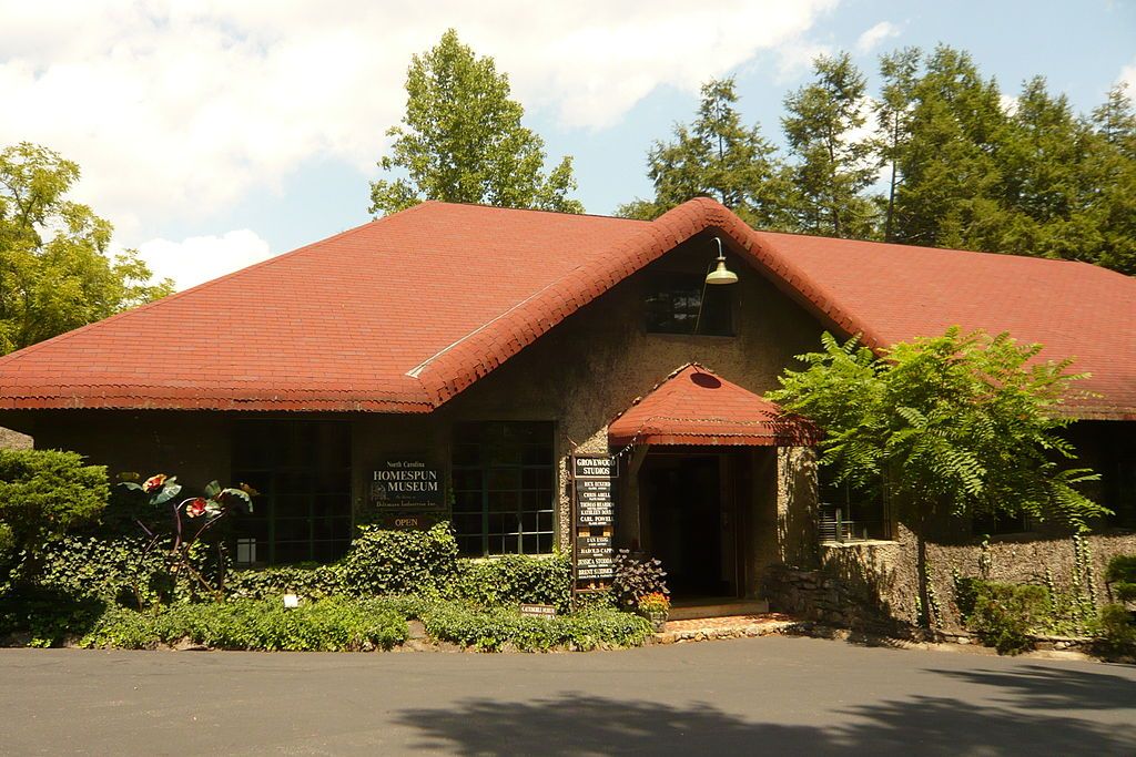 Front view of Biltmore Industries Homespun Museum