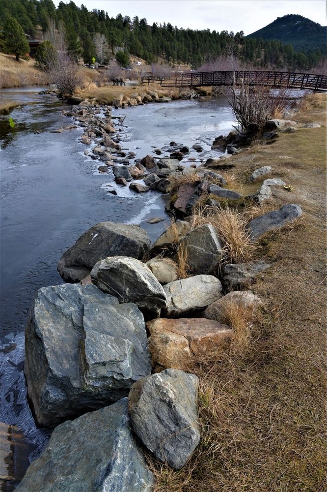 Rocks along Evergreen Lake