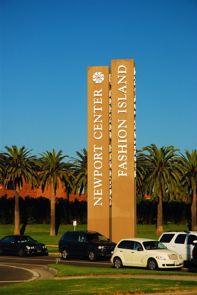 Sign board of Fashion Island