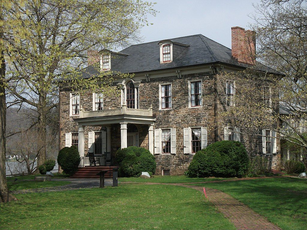 Pathway leading to Fort Hunter Mansion and Park
