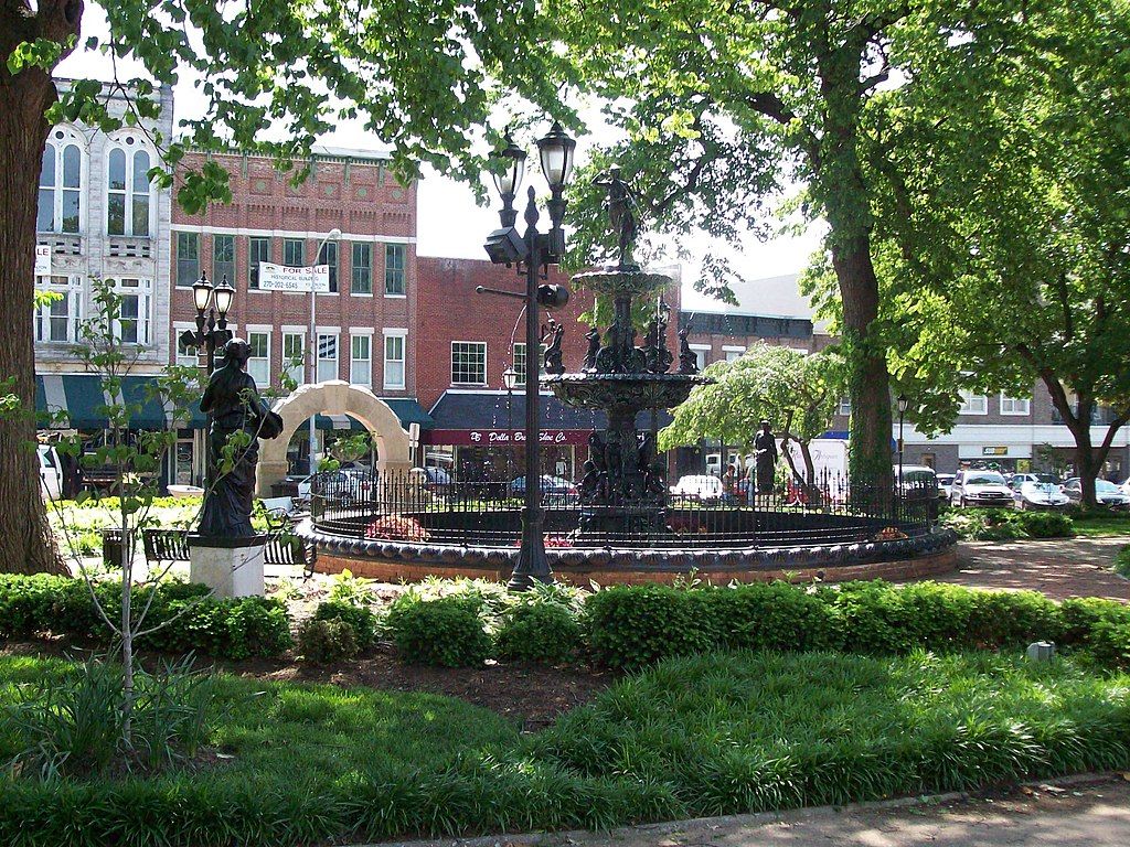 Daytime view of Fountain Square Park