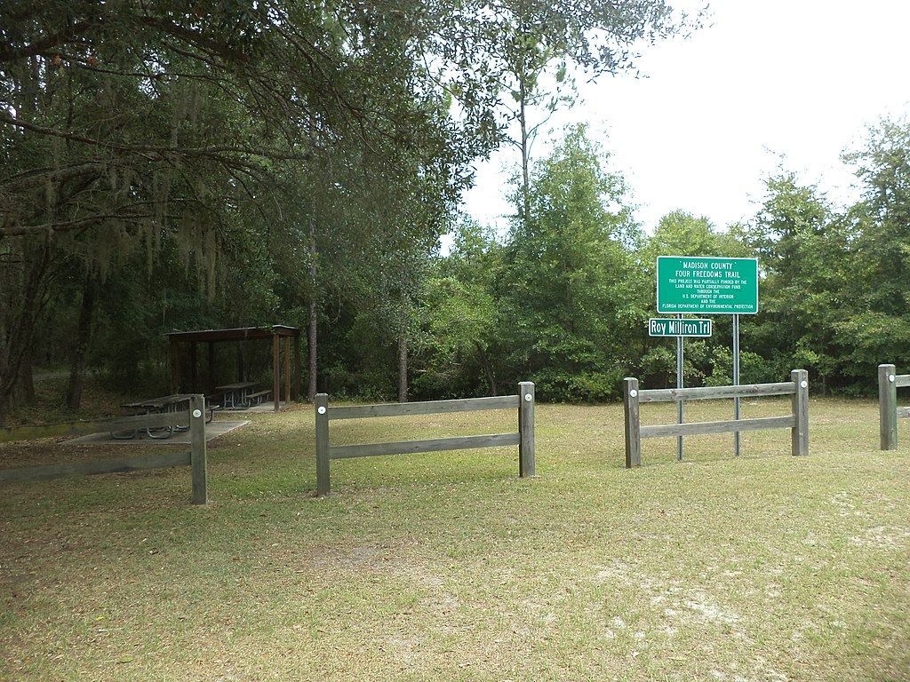 Picnic area at Four Freedoms Trail