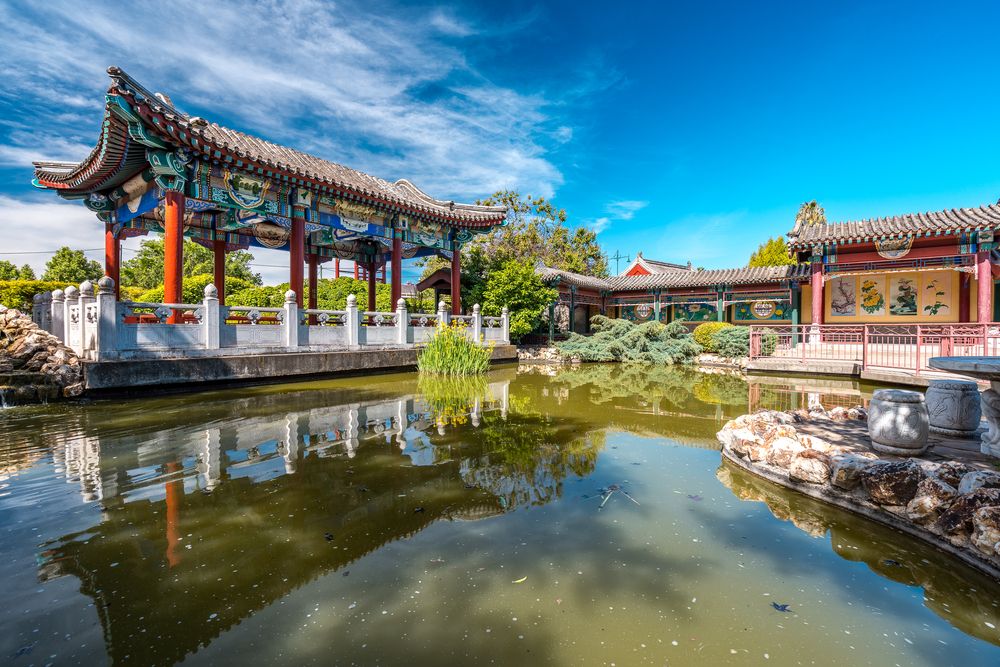 The pond of Golden Dragon Museum & Gardens