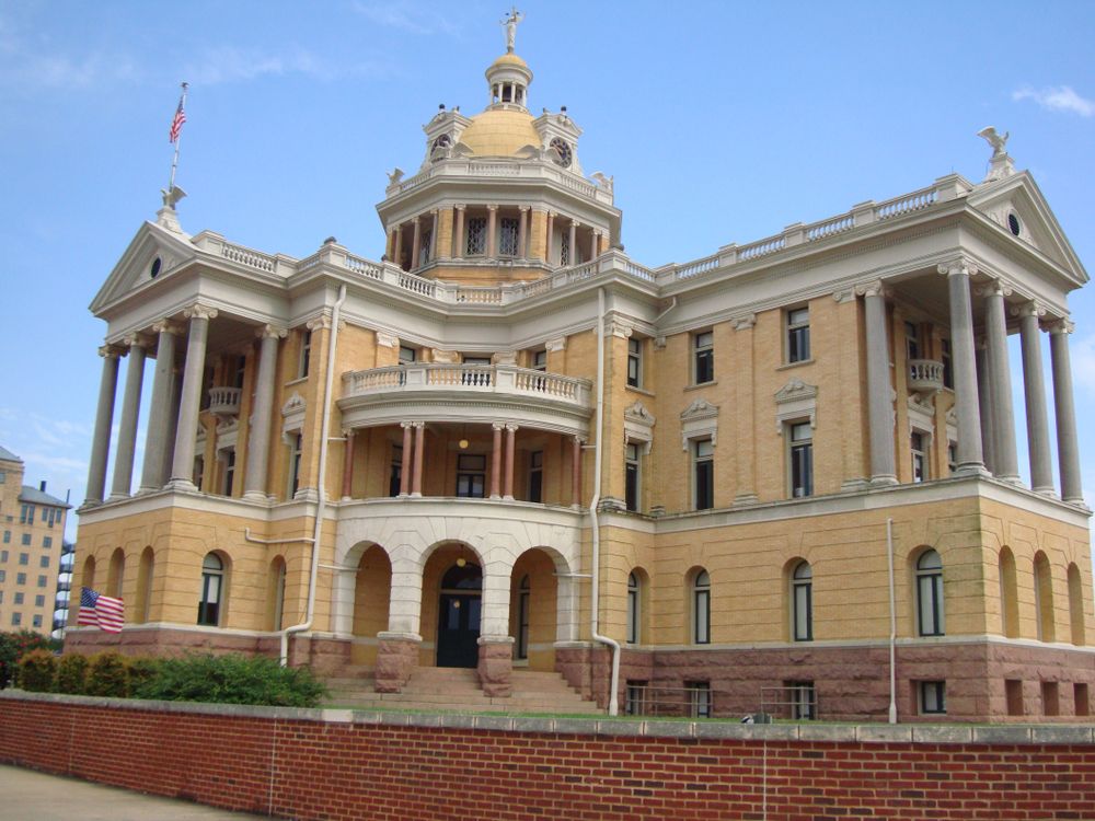 Exterior of Harrison Courthouse