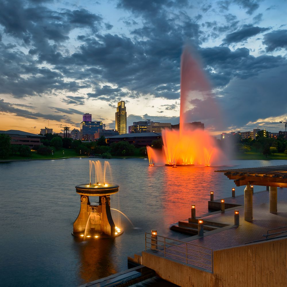Nightview of fountain at Heartland of America