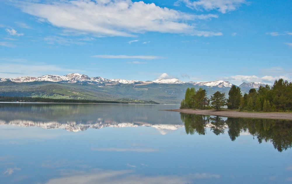 Transquil water at Hebgen Lake