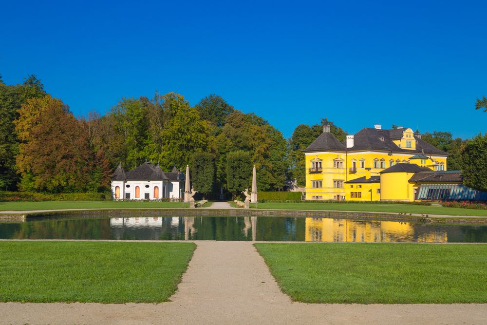 Daytime view of Hellburnn Palace