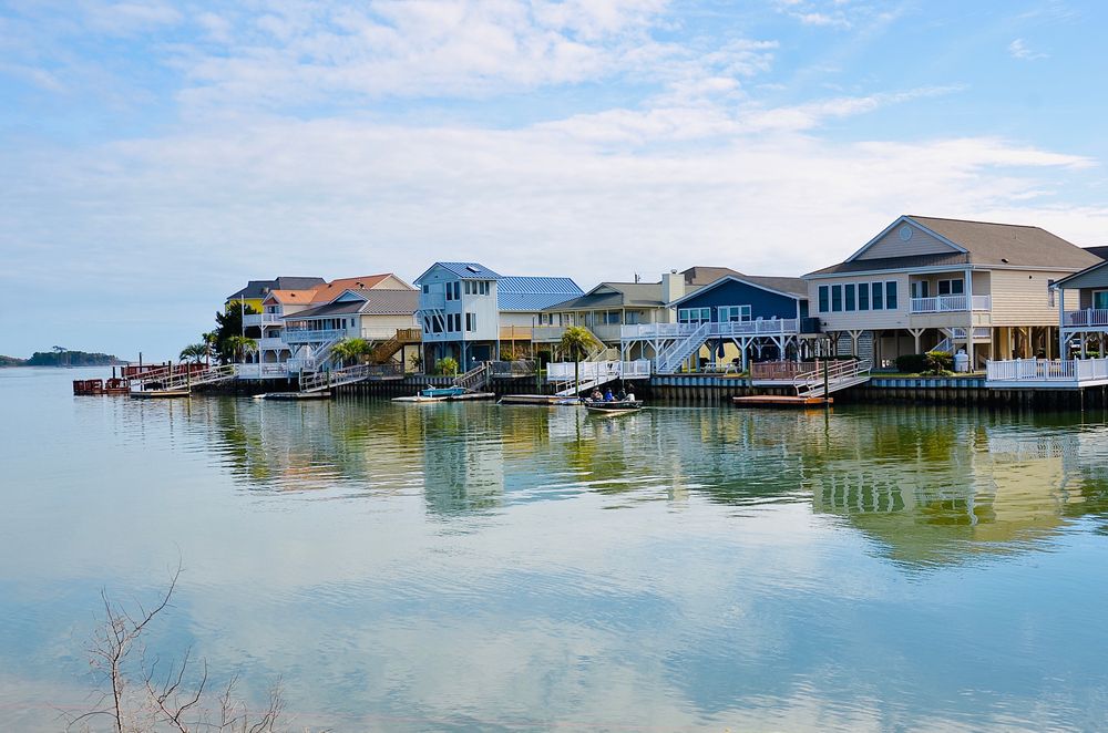 Waterfront houses at Heritage Shores Nature Preserve