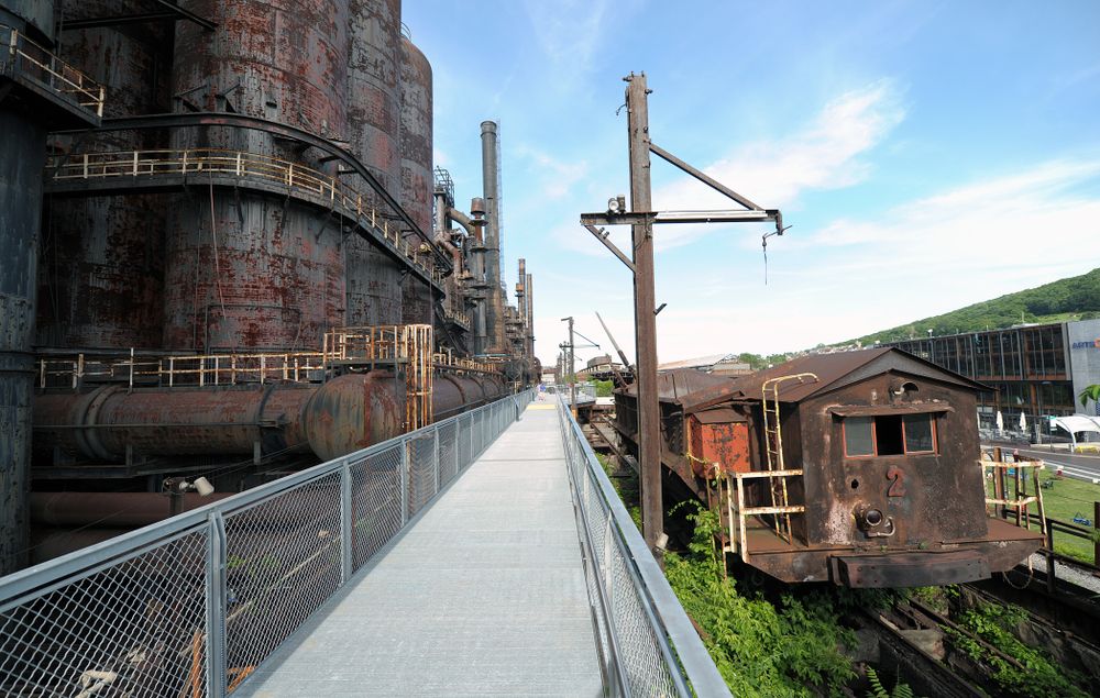 Rusted machinery at Hoover Mason Trestle