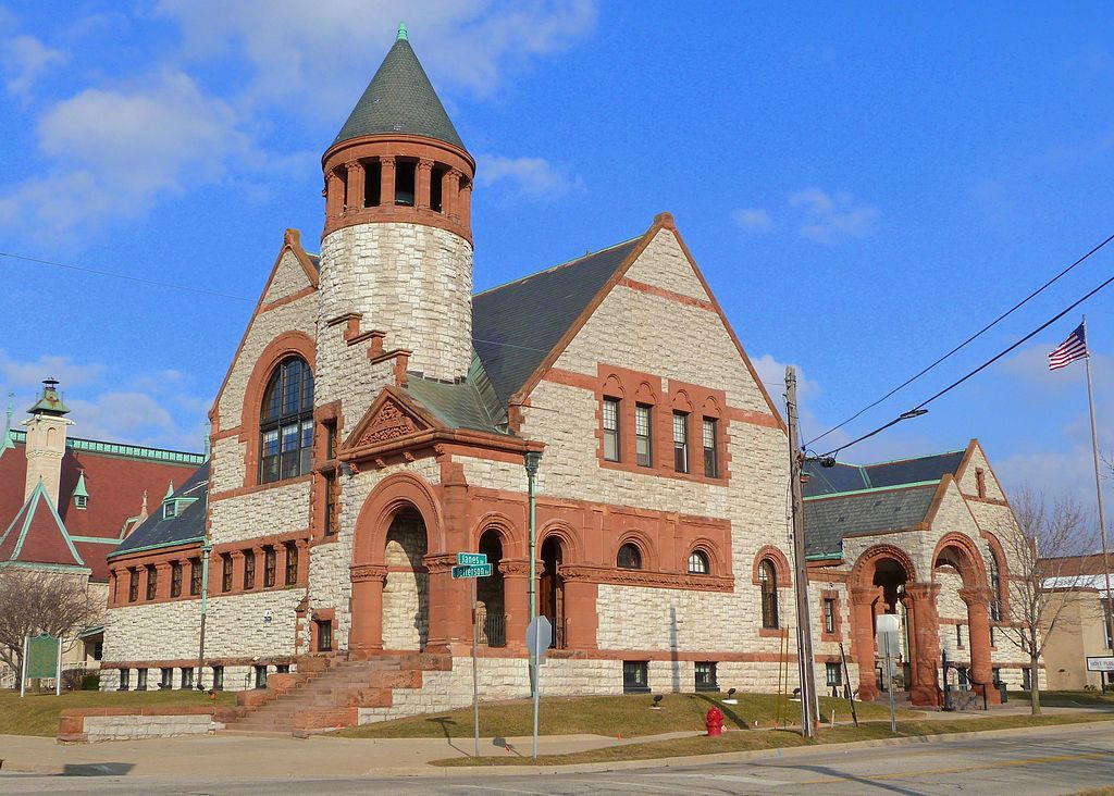 Exterior of Hoyt Library