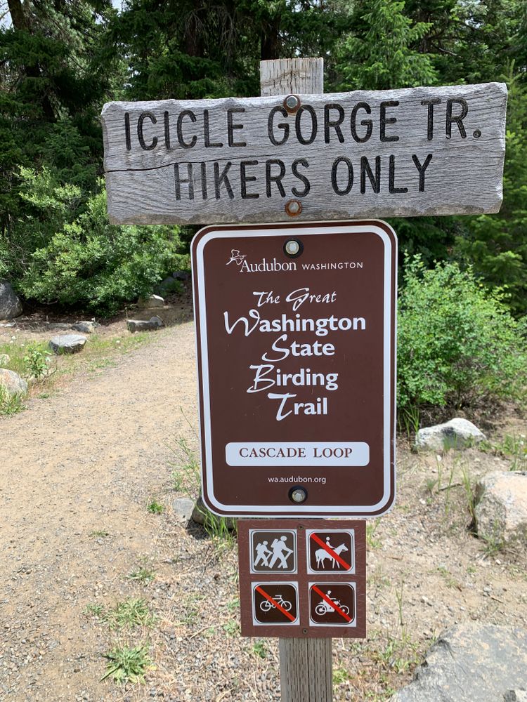 Sign board of Icicle Gorge Trail
