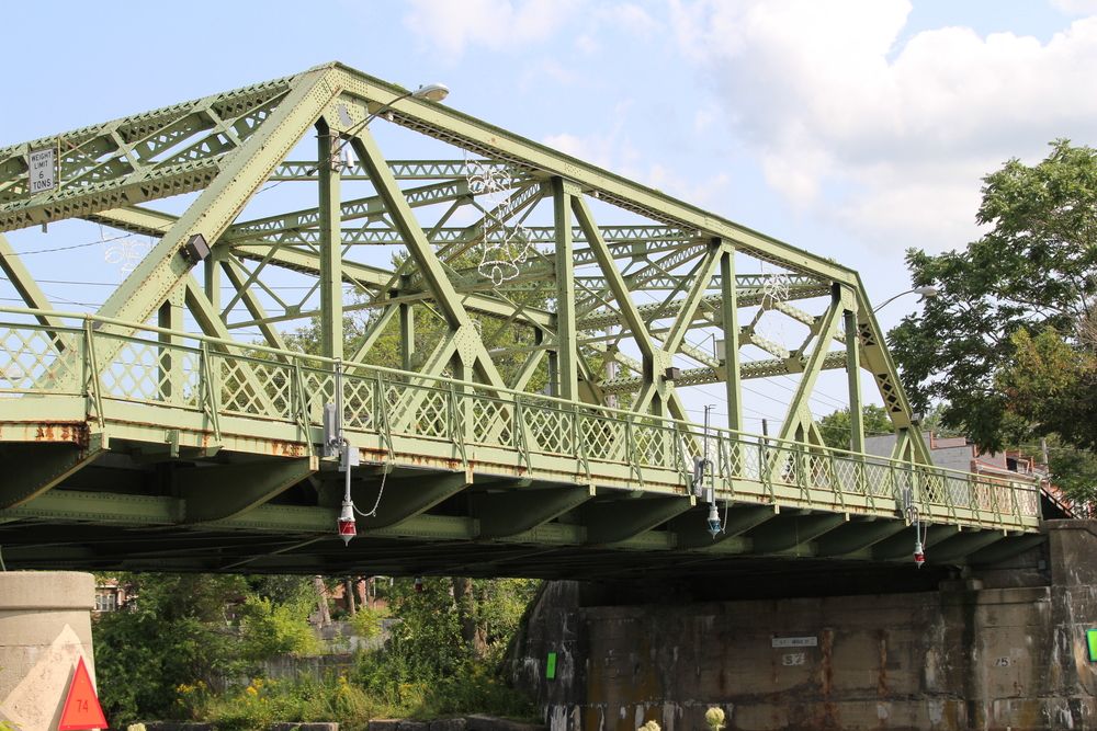 Side view of the Matallic green “It's a Wonderful Life” Bridge