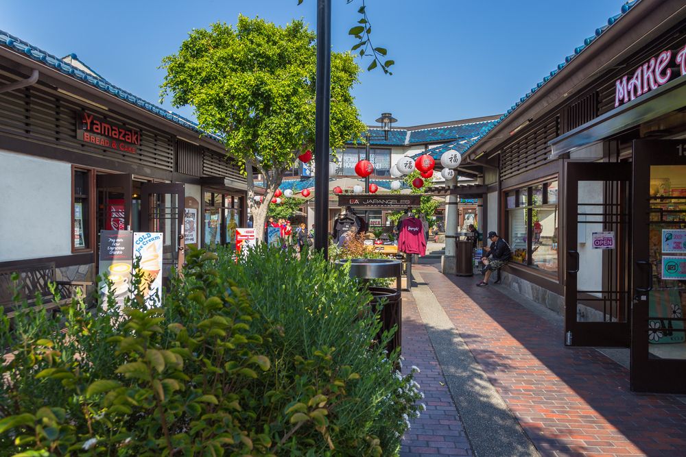 Shops and restaurants at Japanese Village Plaza