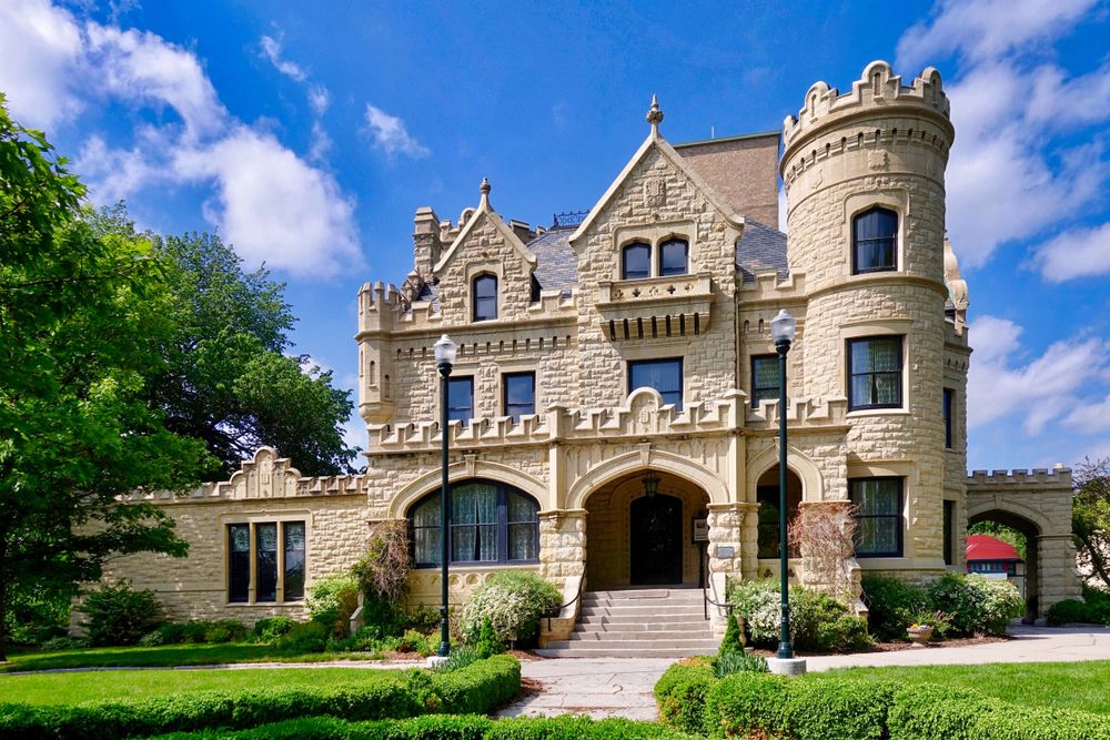 Front view of Joslyn Castle