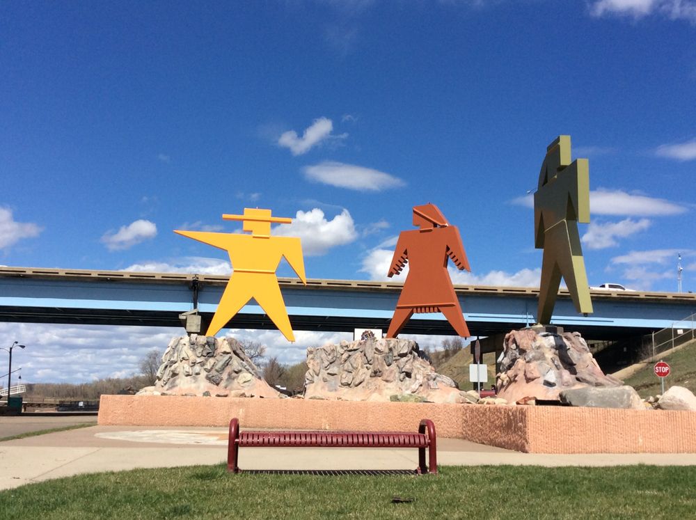 Sculptures at Keelboat Park