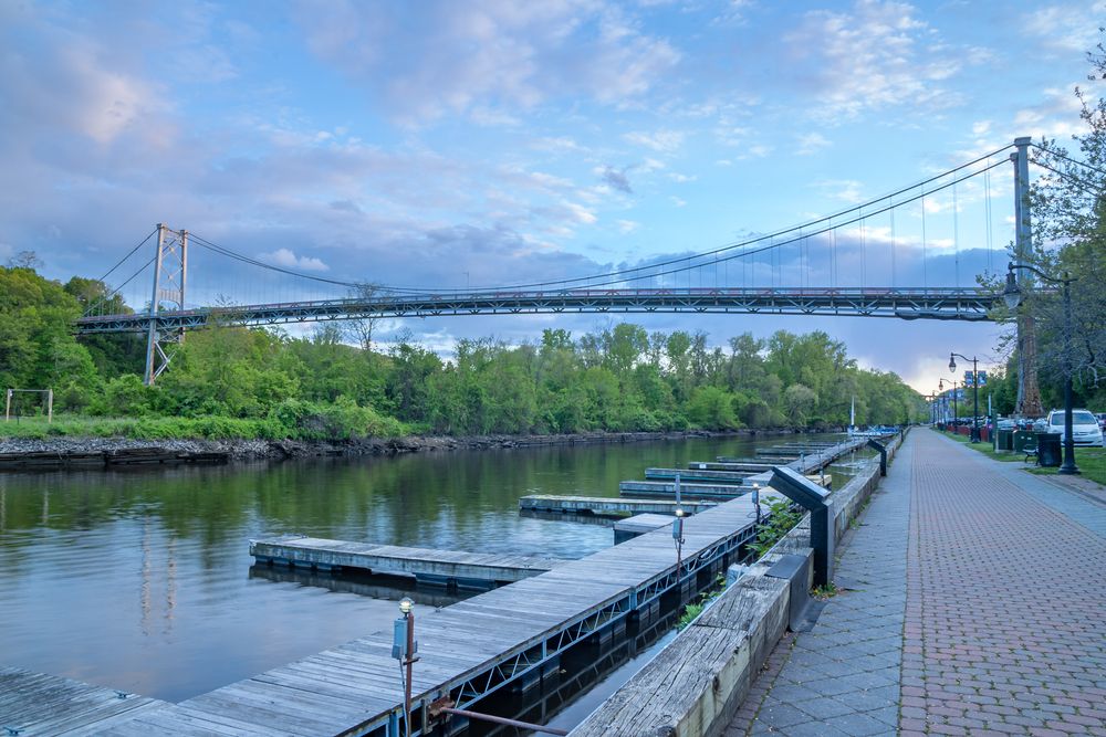 Daytime view of Kingston-Port Ewen Suspension Bridge