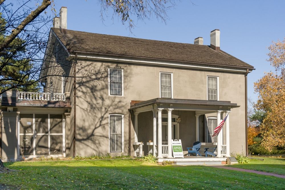 Exterior view of the Knapp-Wilson House