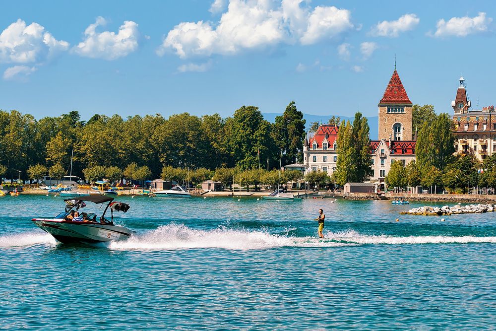 A person windsurfing on Lac Leman