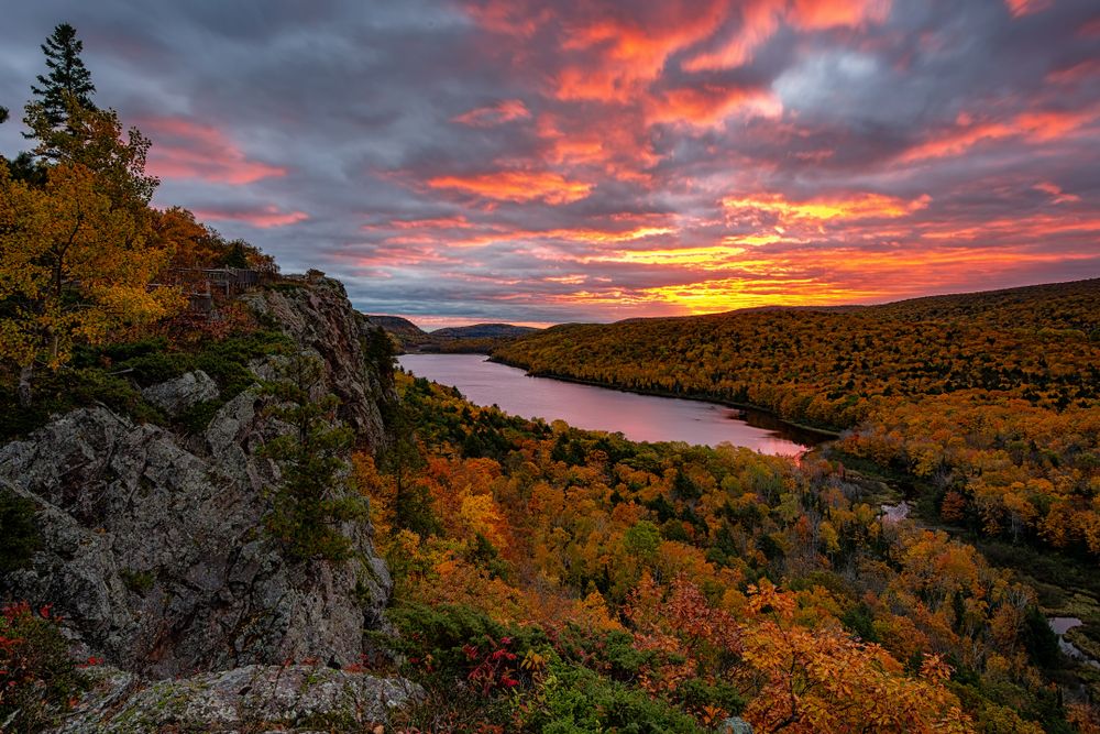 Scenic view of Lake of the Clouds