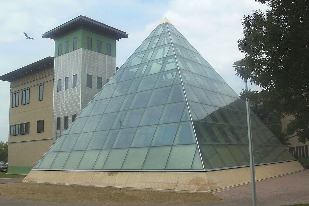 Exterior view of the Lamar Bruni Vergara Planetarium