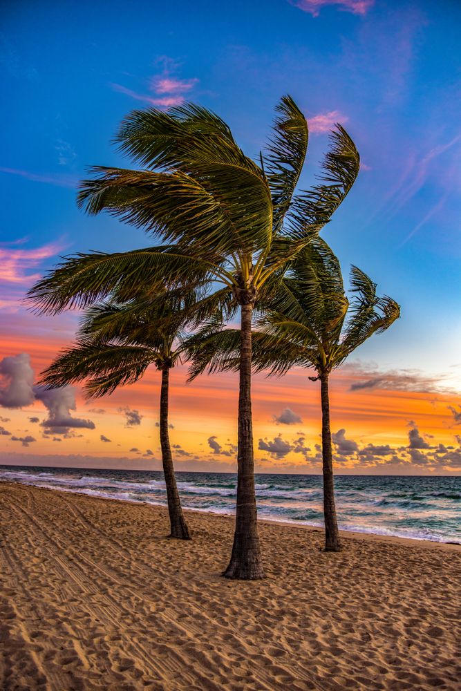 Vibrant sunset at Las Olas Beach