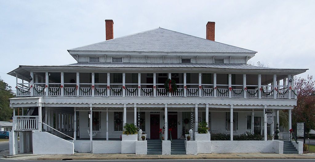 Front view of Le Chateau De Lafayette