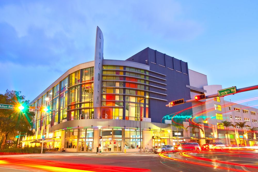 Street scene at Lincoln Road