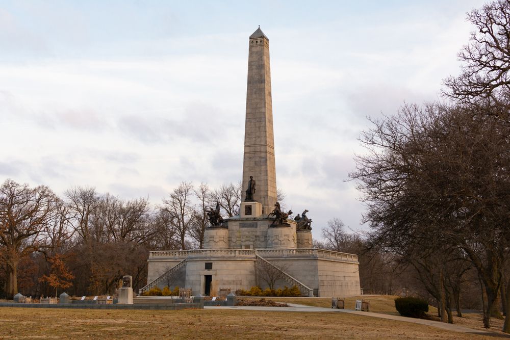 Daytime view of Lincoln’s Tomb