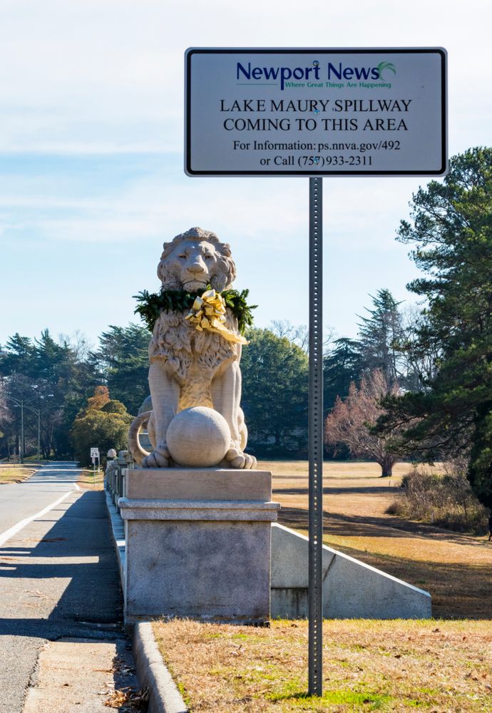 Lion bridge near Mariners' Museum and Park