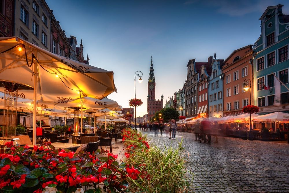 Outdoor restaurant at Long Market