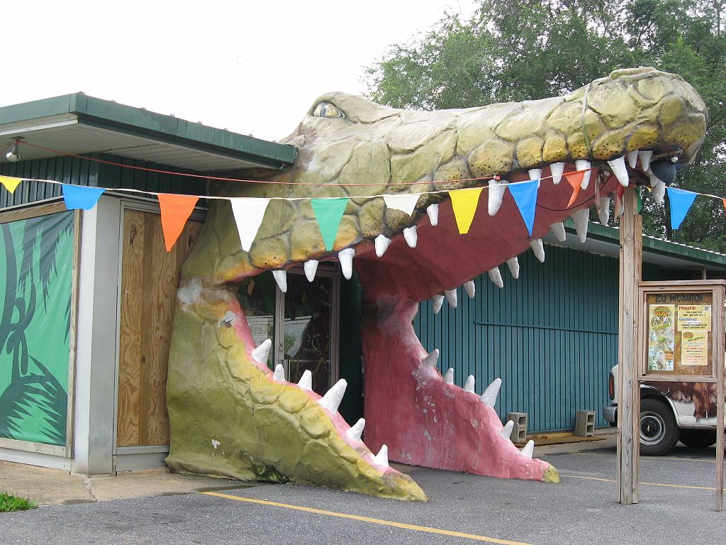 Outside view of Luray Zoo